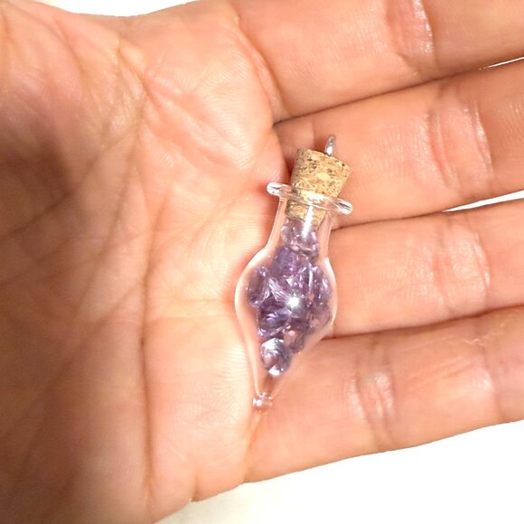2/20$ Small Glass Bottle Pendant + Tiny Genuine Amethyst Cabochons - Picture 7 of 7
